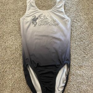 OMBRÉ WOMENS MEDIUM GYMNASTICS LEOTARD!